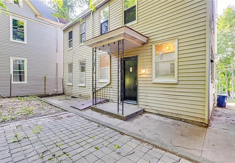 211 W Burgess St — Photo 26