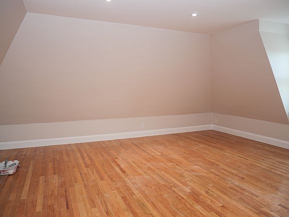 3rd image of 25 Garrison Rd APT 4