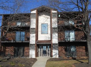 1221 Chalet Rd APT 100, Naperville, IL 60563