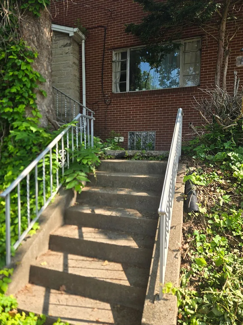 Center Ave — Photo 1