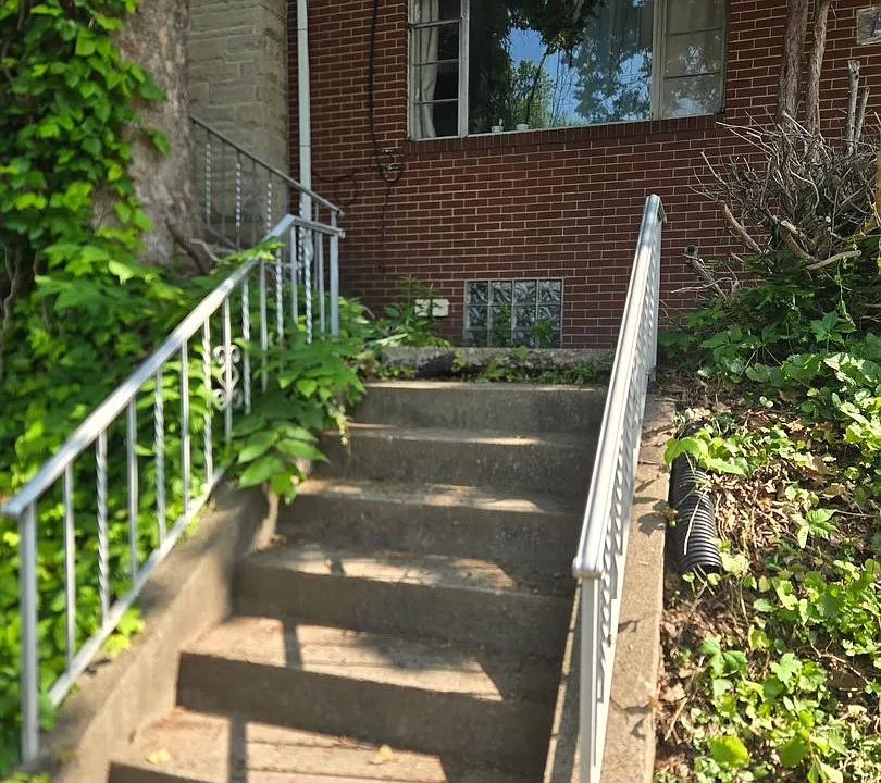 1400 Center Ave