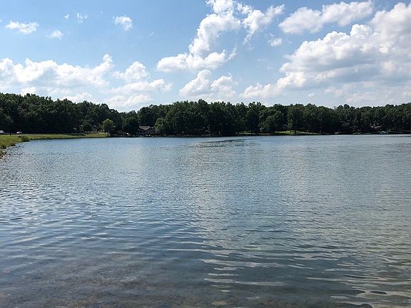 3rd image of 177 Lakeshire Dr