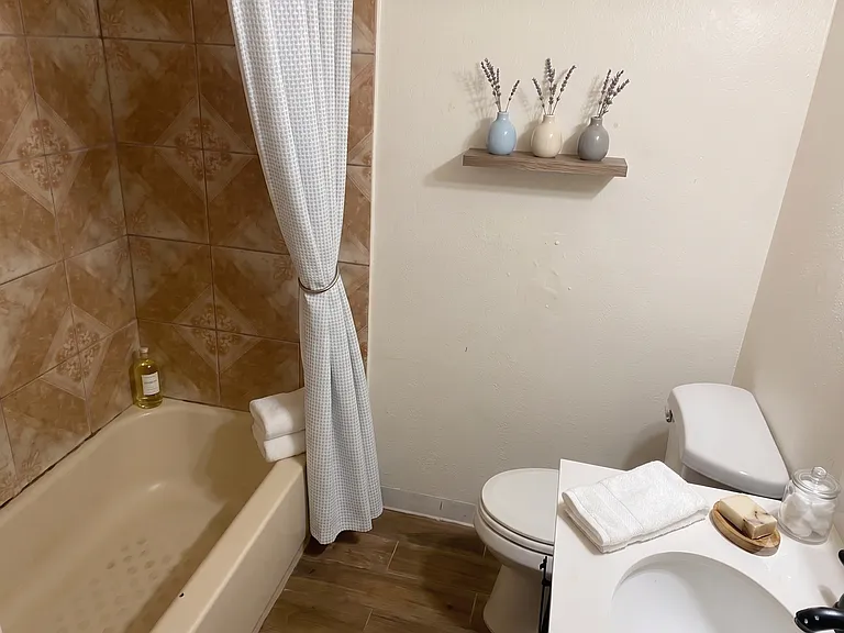 1435 W Euclid Ave — Photo 3