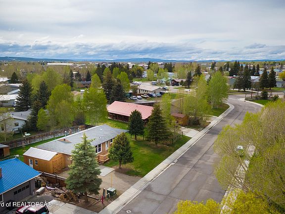 4th image of 328 Quartz Ave
