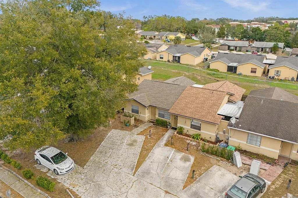 3 bed, 2.0 bath, 1106 sqft, $1,900 — Photo 2