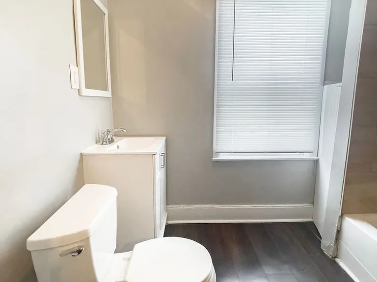 824 W University Ave — Photo 20