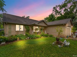 37209 Curwood Dr, Sterling Heights, MI 48310