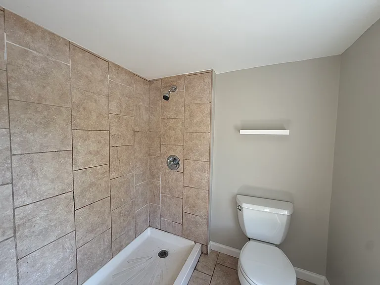 418 Leggett St — Photo 3
