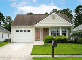 112 Canterbury Ln, Toms River, NJ 08757