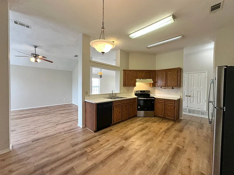 607 Hogan Dr — Photo 15