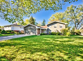 2S144 Hampton Ln, Lombard, IL 60148