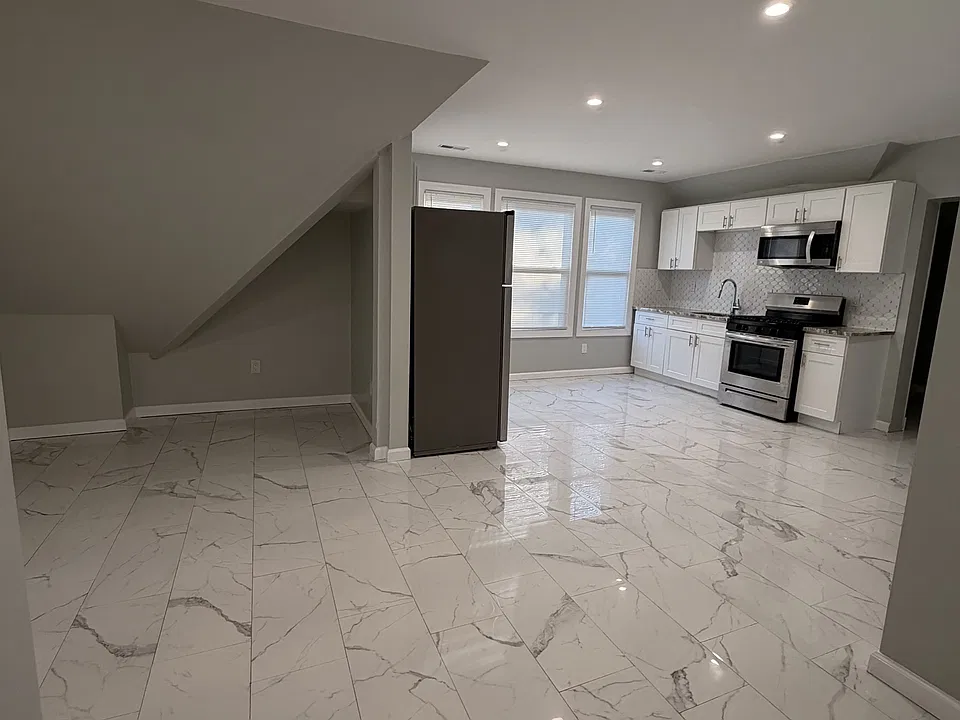 368 Norton St #3B