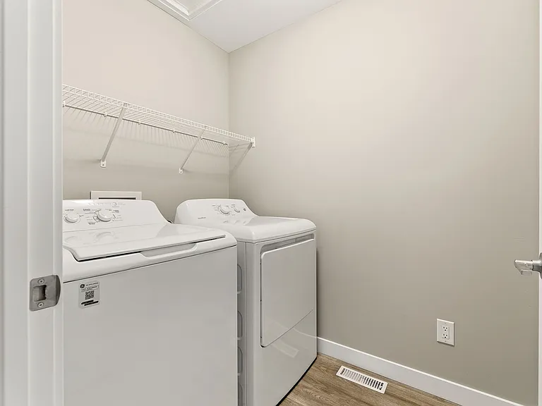 1650 Devonshire Dr W — Photo 38