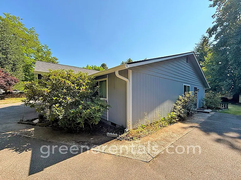 7625 Trails End Dr SE — Photo 2