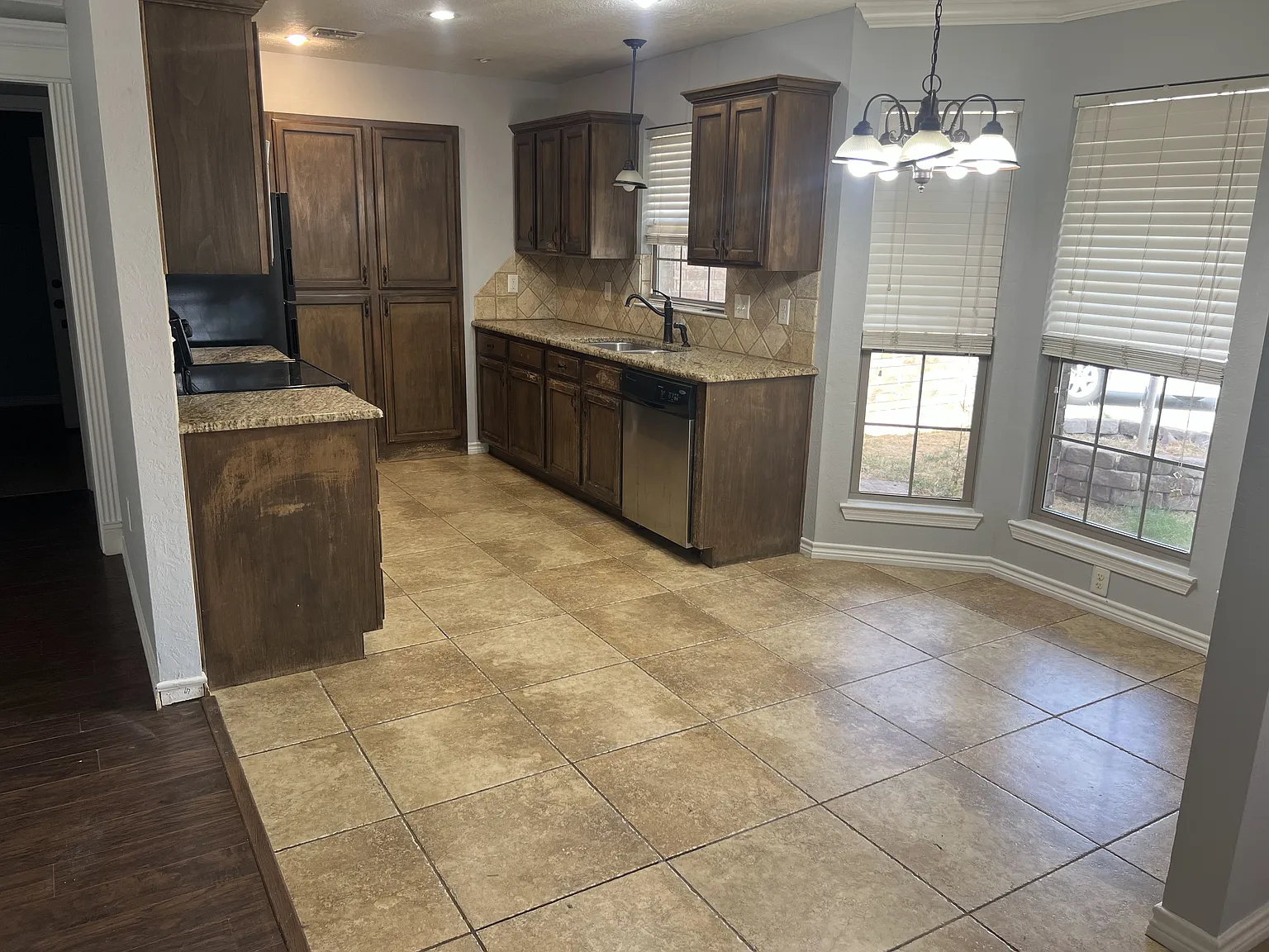 3 bed, 1400 sqft, $2,000 — Photo 4