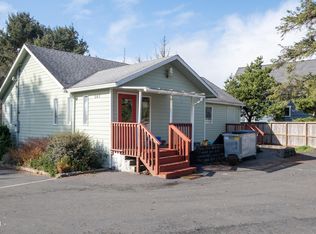 561 SW 29th St, Lincoln City, OR