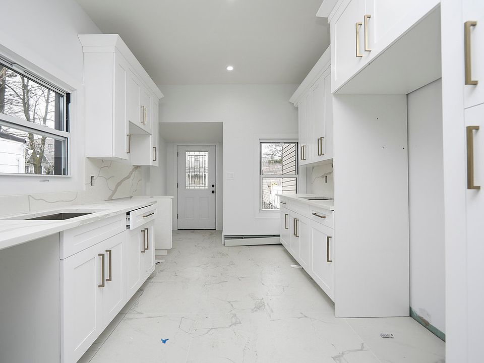 1st image of 8504 122nd St