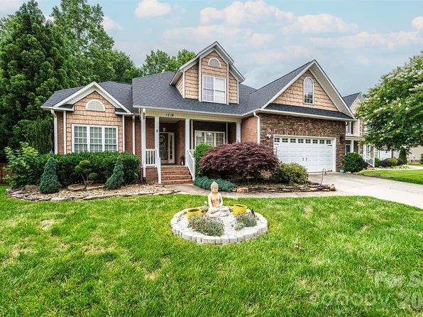 1718 30th Avenue Pl NE, Hickory, NC 28601