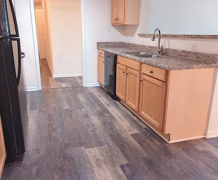 1402 Harts Ridge Dr — Photo 3