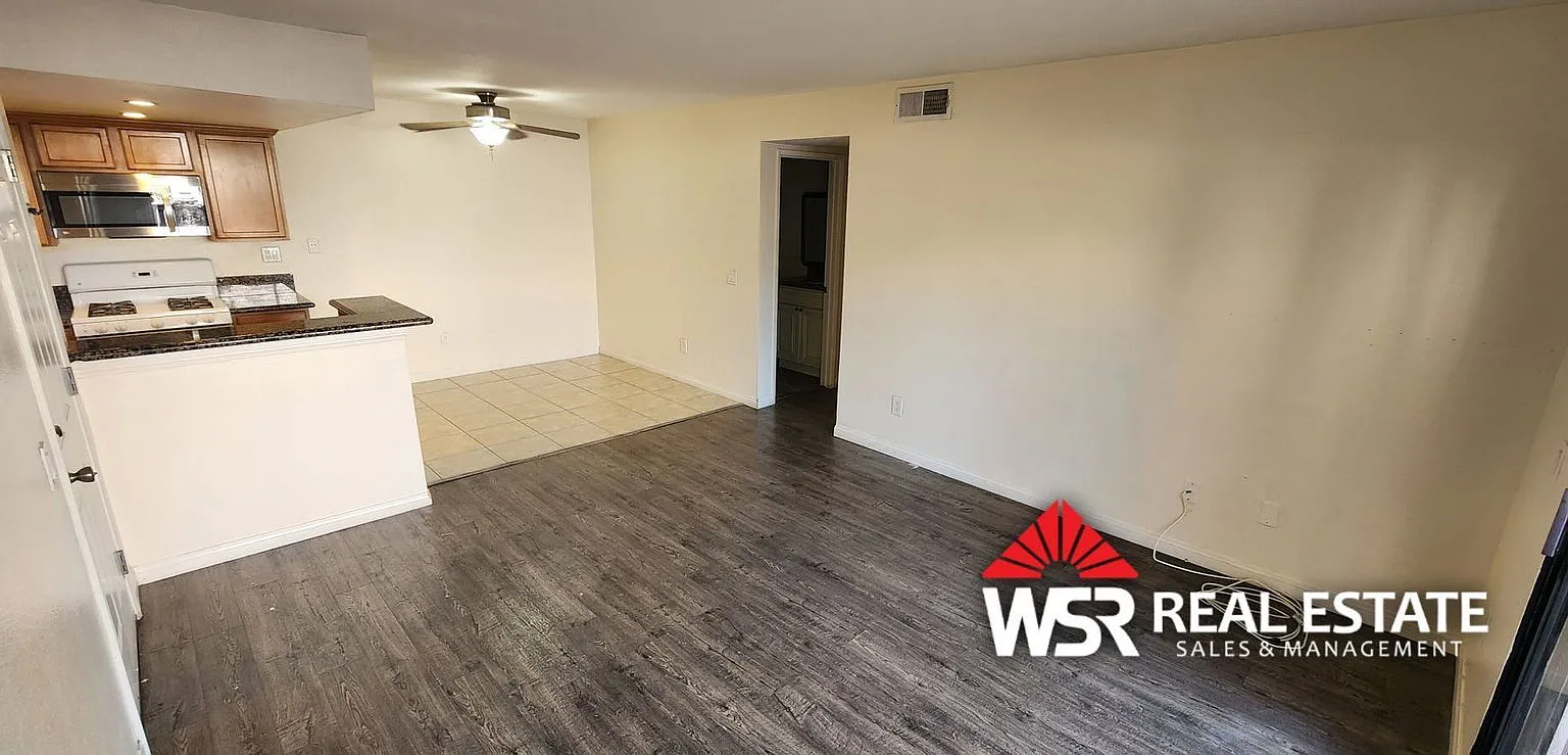2 bed, 2.0 bath, 886 sqft, $2,000 — Photo 2