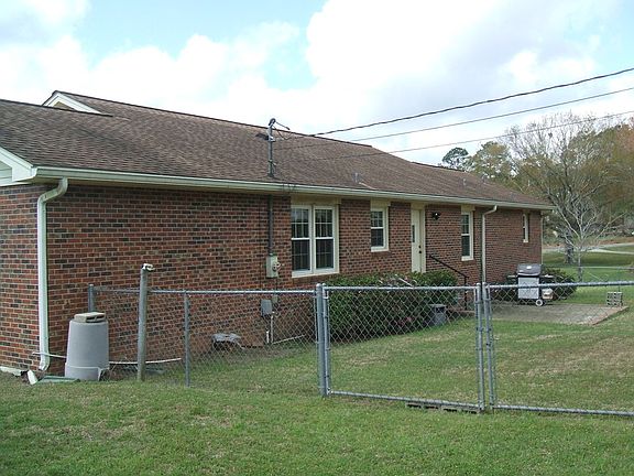 5th image of 226 Lakeshore Dr N