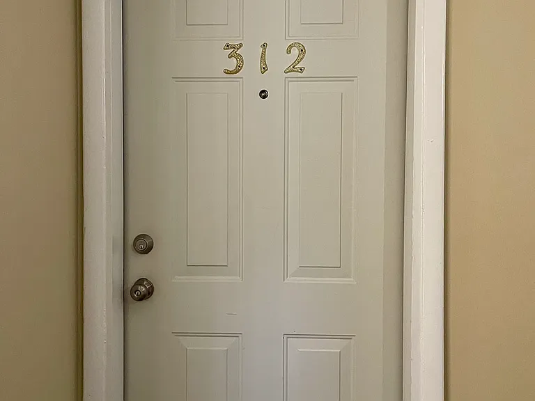 10037 S Walnut Ter #312 — Photo 2