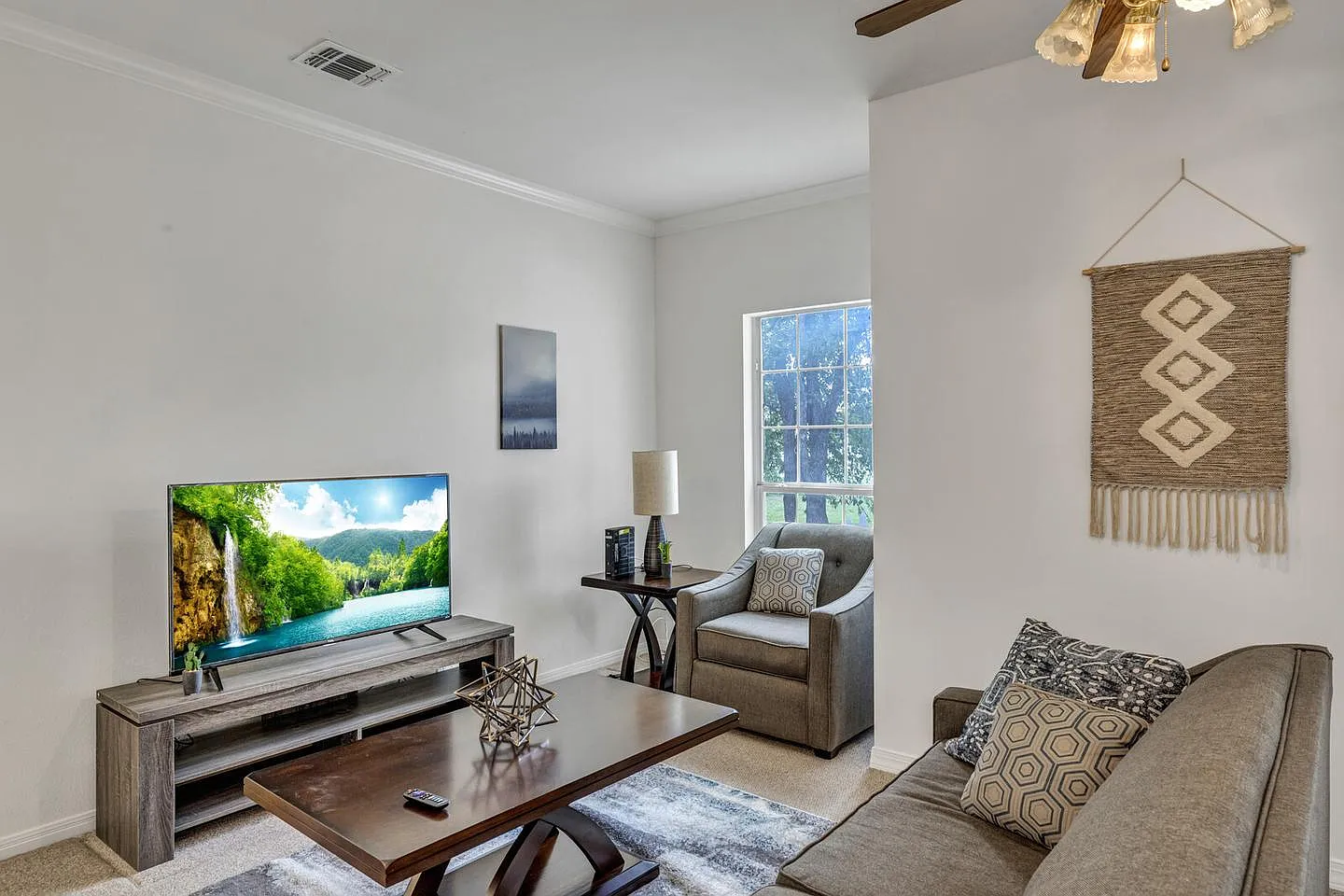 Round Rock Beauty The Home You've Been Waiting For! — Photo 2