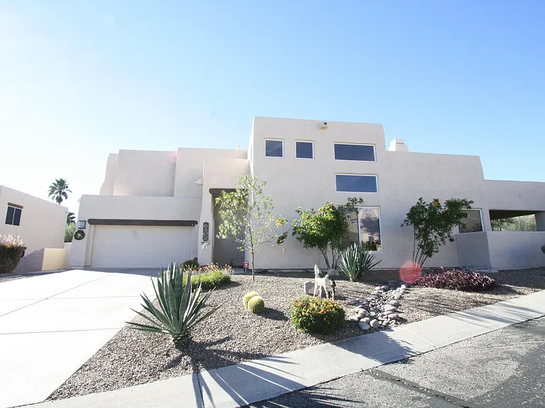 6502 E Mountain Shadows Pl — Photo 2