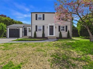28 Eden Crest Dr, Cranston, RI 02920