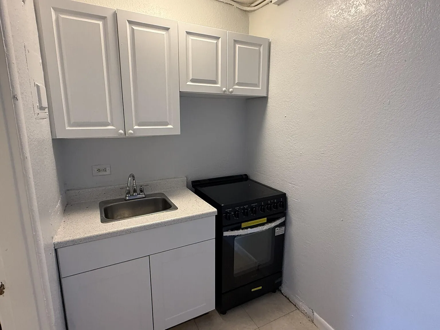Studio, 1.0 bath, 300 sqft, $1,250 — Photo 4