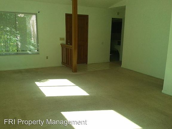 4th image of 918 Robinhood Ct