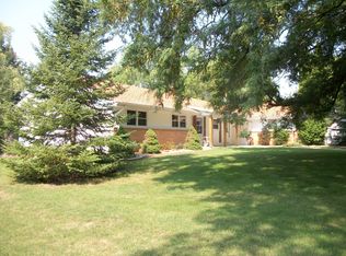 1221 Hillside Dr, Kewaskum, WI 53040