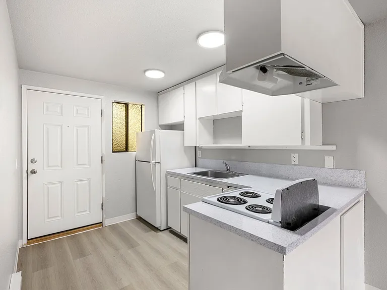 Highline Villas - Renovated 1-Bedroom Apartment | Steps from Downtown Burien — Photo 24