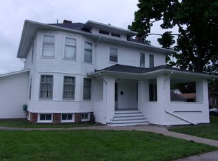 220 E Washington St, Rushville, IL 62681