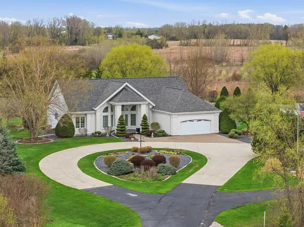 W6389 Lincoln Rd, Van Dyne, WI 54979