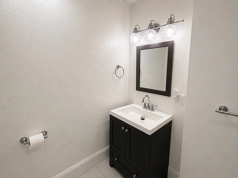 195 Maverick St #1 — Photo 7
