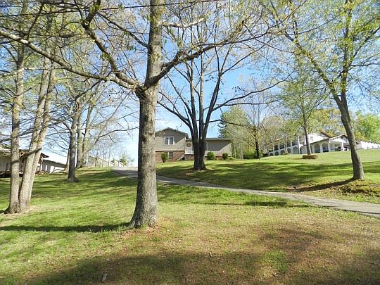 3rd image of 1719 Oak Hills Dr