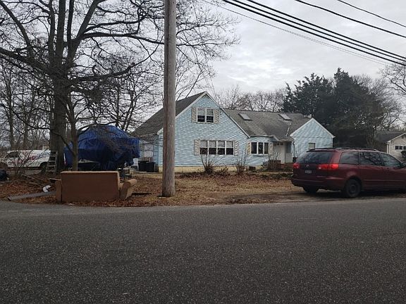 3rd image of 165 Carroll Ave