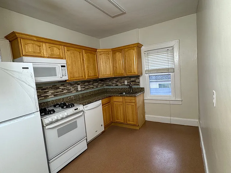 365 Commercial Ave #2 — Photo 5