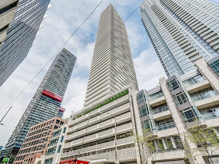2221 Yonge St #3210 — Photo 1