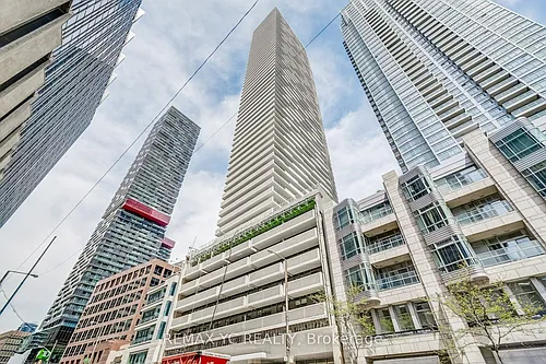 2221 Yonge St #3210 Photo 1