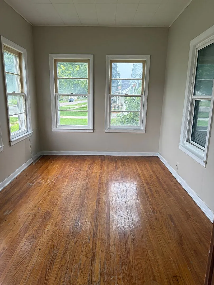 2 bedroom house — Photo 3
