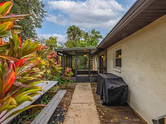 5th image of 3221 Lime Tree Dr
