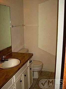 2nd image of 579 N 10th St