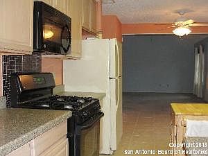 4th image of 9210 Thornbury St