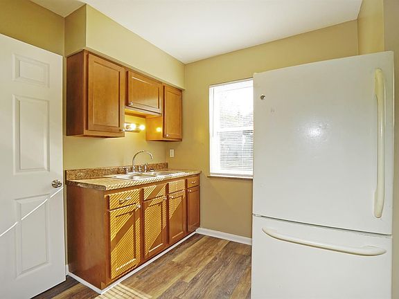 2nd image of 1744 Gellenbeck St