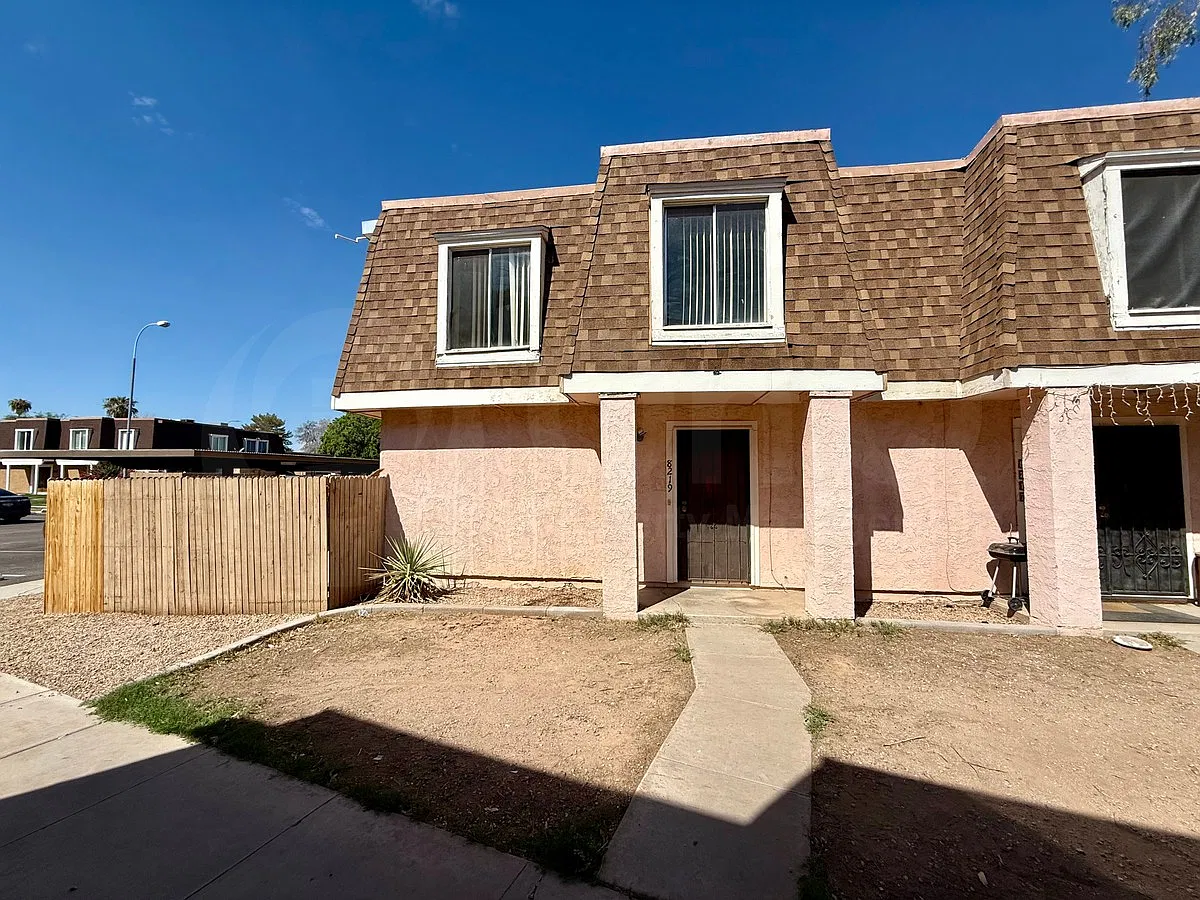 2 bed, 1.0 bath, 1008 sqft, $1,599 — Photo 3