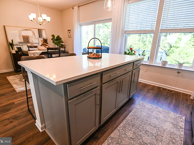 2047 Hinshaw Dr — Photo 21