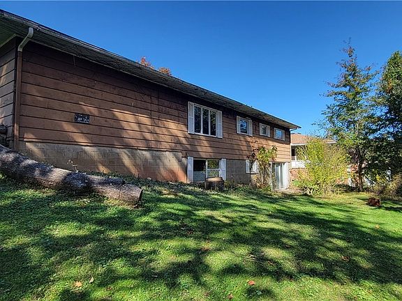3rd image of 105 Marigold Ln