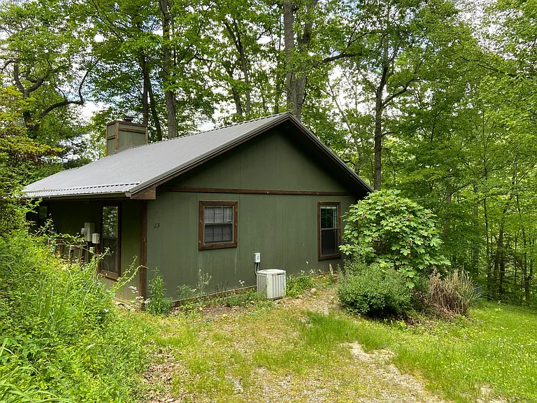 13 Wood Robin Ln — Photo 2